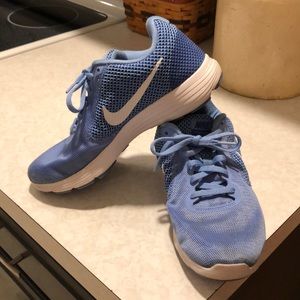 Nike revolution 3 shoes